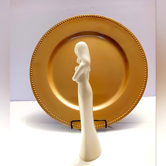 Mother with Child Ceramic Figurine - Picture 3 of 4